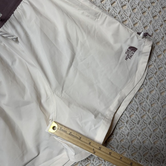 The North Face Trailwear OKT Trail Shorts Women Size M Cream Stretch Activewear - Picture 7 of 11